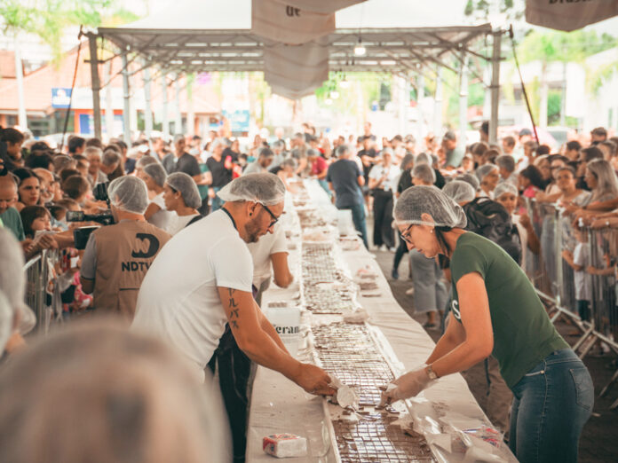 Timbó celebra 90 anos com a maior barra de chocolate do Brasil