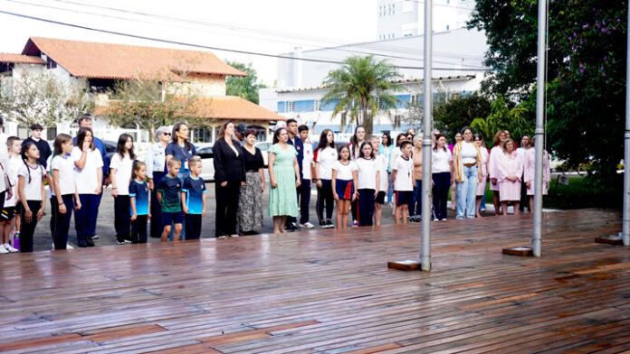 Homenagens marcam cerimonial de aniversário