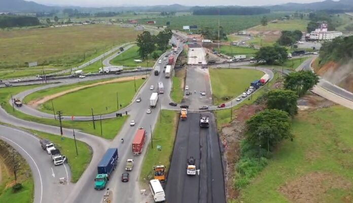 Imagens aéreas mostram avanço das obras no entroncamento das BRs 470 e 101