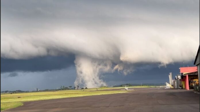 Scud Cloud é registrada na manhã desta quinta-feira (21) em Chapecó