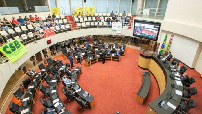 Reajuste do salário mínimo regional é aprovado por deputados da Alesc