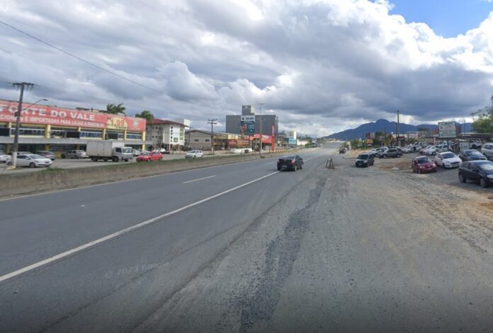 Bloqueio ocorre em função das obras de duplicação da rodovia