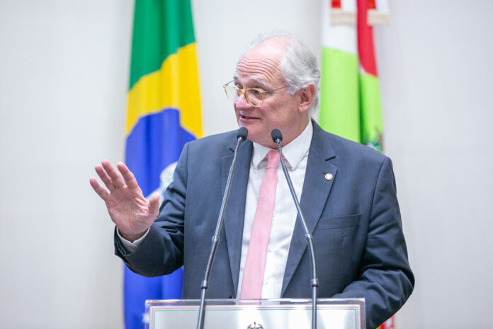 - Deputado estadual Dr. Vicente (PSDB)