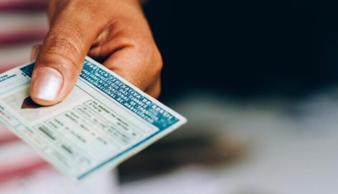 Foto da carteira de motorista poderá conter itens religiosos