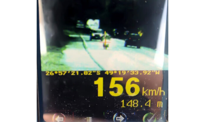 Moto é flagrada a quase o dobro da velocidade máxima na BR-470