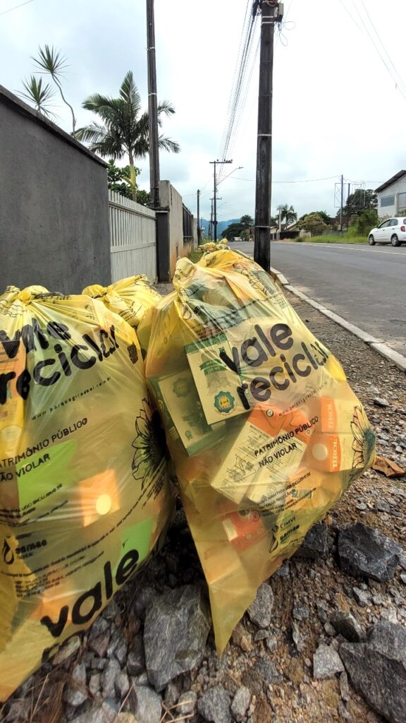 Embalagem amarela é um dos símbolos do Vale Reciclar.