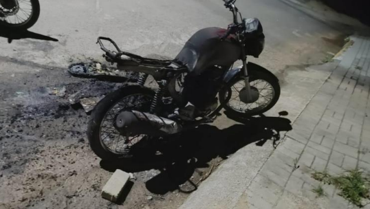 Moto incendiada