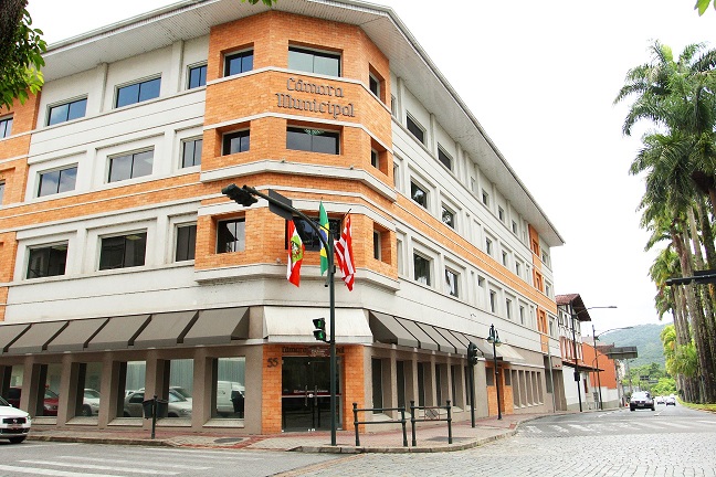 1685973897647deb898296c