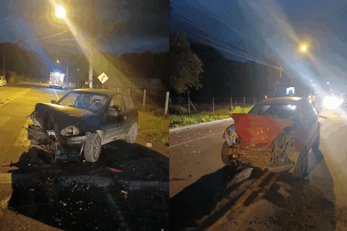 Colisão entre dois veículos deixa três feridos em Indaial