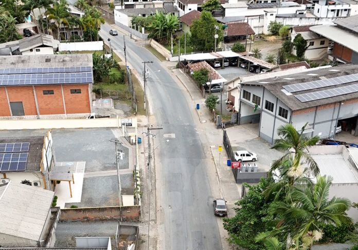 Interdição na Avenida Carlos Schroeder: obras da Casan visam melhorias essenciais