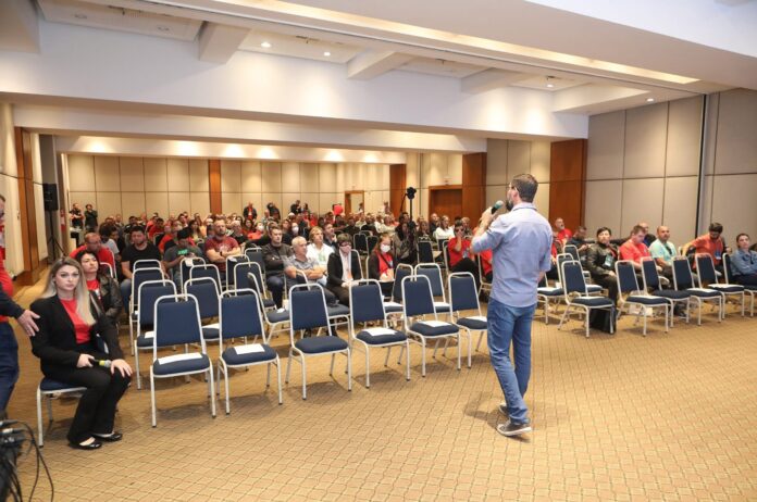 Congresso discute a manutenção da Celesc como empresa pública e o futuro da energia em SC