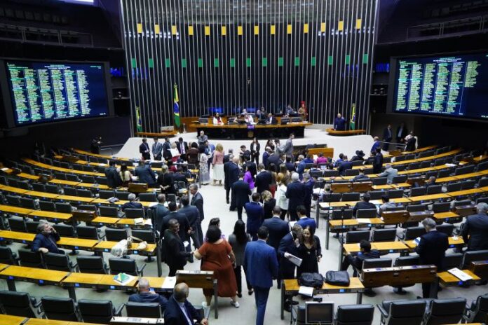 Facisc se opõe ao aumento de deputados federais e defende eficiência nos gastos públicos