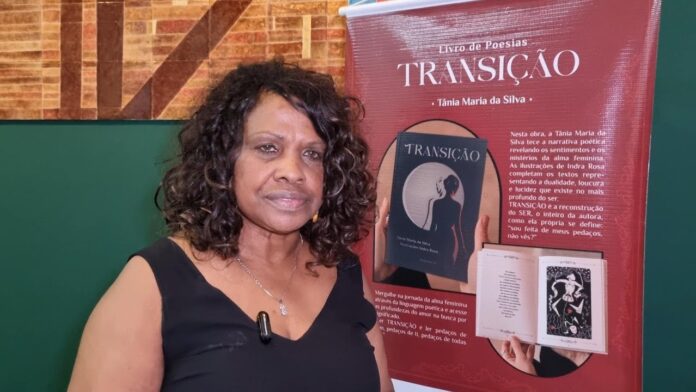 Noite de autográfos do livro de poesias 