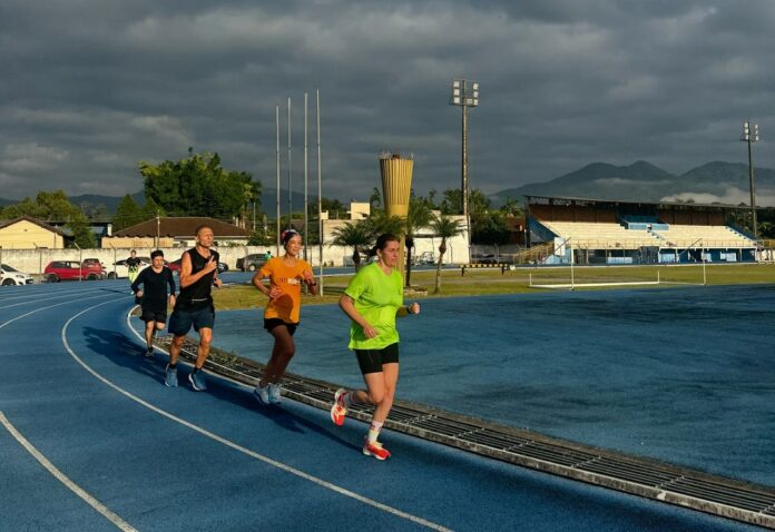 Novo horário da pista de atletismo de Timbó amplia acesso ao esporte aos domingos e feriados