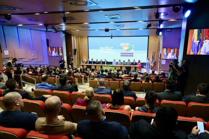 Univali é a primeira universidade de Santa Cataria a aderir ao programa Educando Cidadãos