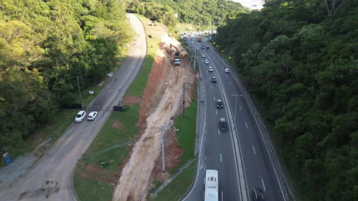 Obras de triplicação da SC-401 avançam no Morro das Madeireiras em Florianópolis