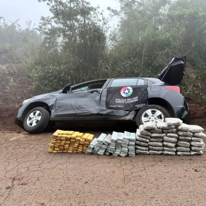 Veículo com mais de 100 kg de droga é apreendido após fuga em Chapecó