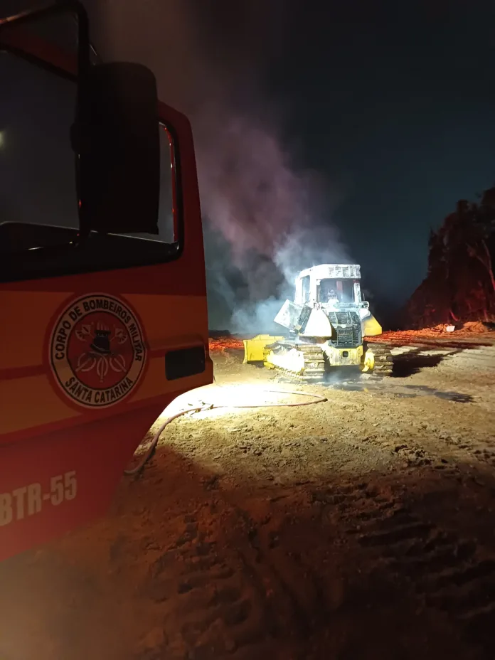 Incêndio em trator mobiliza Bombeiros Militares em Benedito Novo