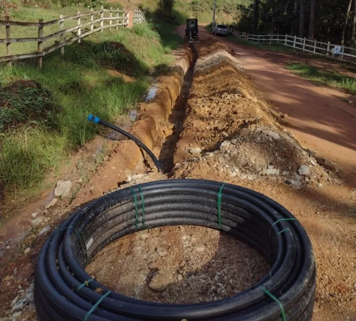 CASAN-Ascurra-abre Casan leva água tratada pela primeira vez a Bairro de Ascurra