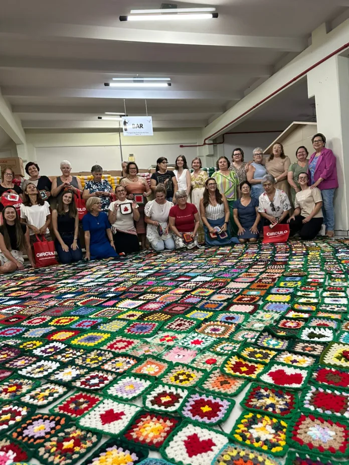 Quando o crochê costura memórias e sonhos coletivos