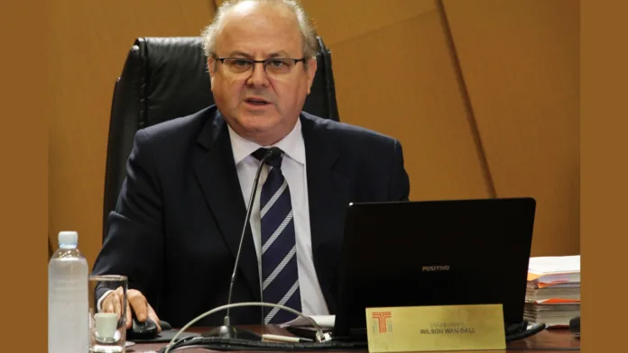 Autorização para continuidade de obras de pavimentação em ruas de Timbó está fundamentada na Lei de Licitações, diz conselheiro do TCE/SC