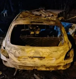 WhatsApp-Image-2025-06-07-at-08.55.16 Veículo é incendiado e fogo atinge garagem de residência durante a madrugada