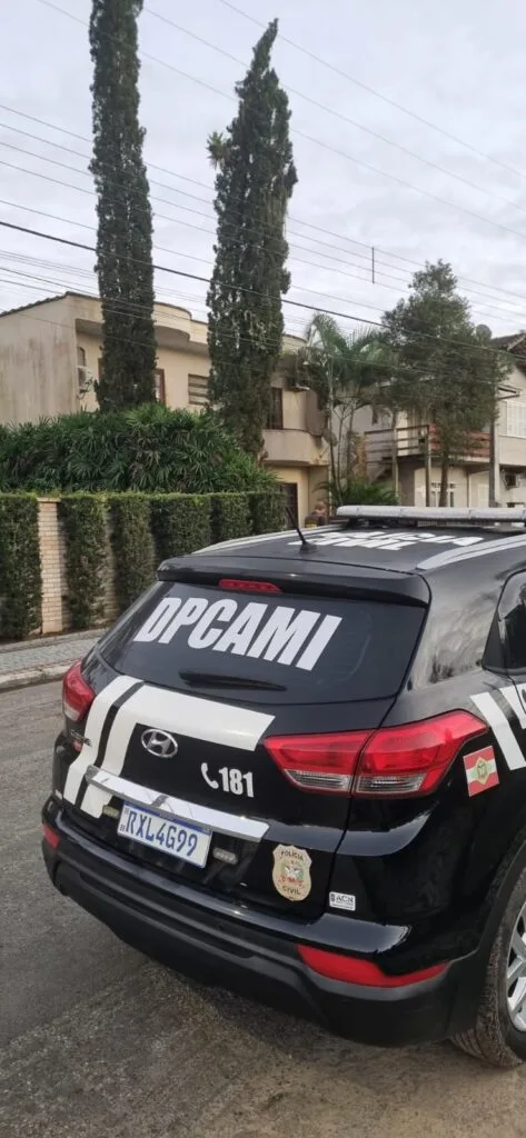 WhatsApp-Image-2025-06-12-at-18.10.25-473x1024 Polícia Civil prende casal em flagrante pelo crime de maus-tratos, cárcere privado e desobediência de decisão judicial