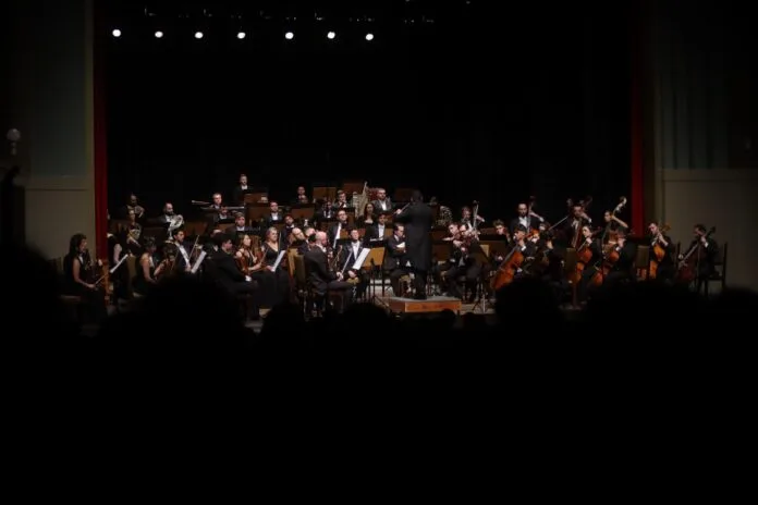 f5c9a560e06165e9d480afb986188d03-696x464 Orquestra Blumenau Filarmônica irá se apresentar pela primeira vez na Oktoberfest