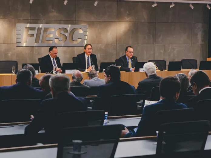 Escalada da tensão entre Brasil e EUA eleva preocupação da indústria, diz FIESC