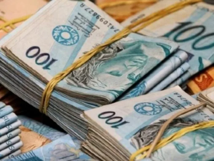 Arrecadação de Impostos no Brasil atinge R$ 2 Trilhões em 2025, 19 Dias Antes do Previsto