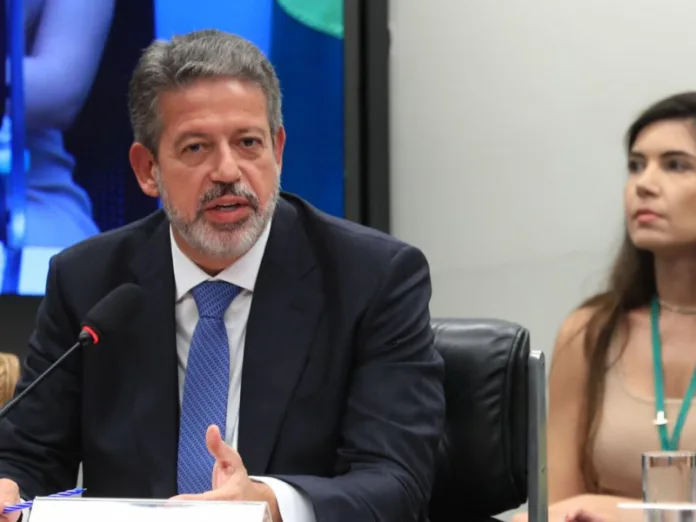 Relator do projeto de lei que reforma o Imposto de Renda amplia redução parcial de IR para quem ganha até R$ 7.350