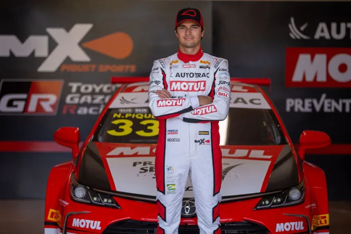 Nelson Piquet Jr. agita Blumenau em Road Show da Motul: um encontro automotivo imperdível