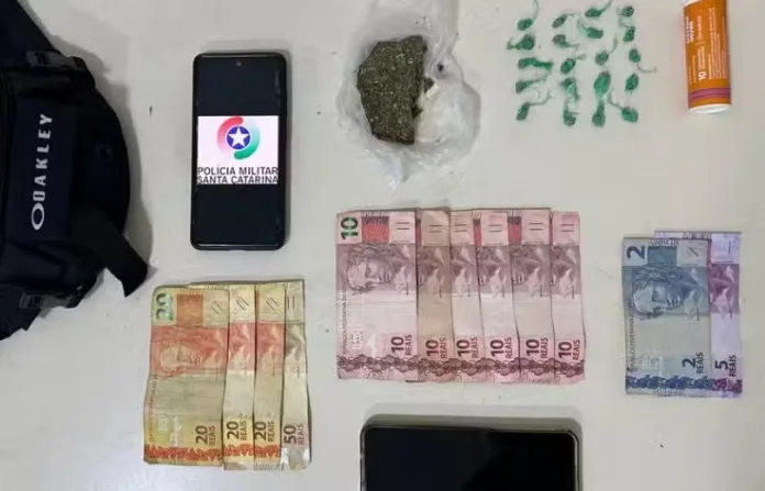 Homem é preso com crack e maconha após tentativa de fuga