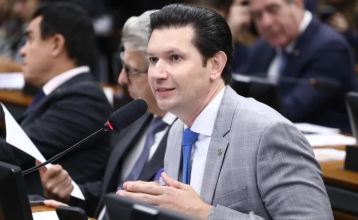 Gilson Marques propõe isenção do Imposto de Renda para quem ganha até R$ 5 mil por mês