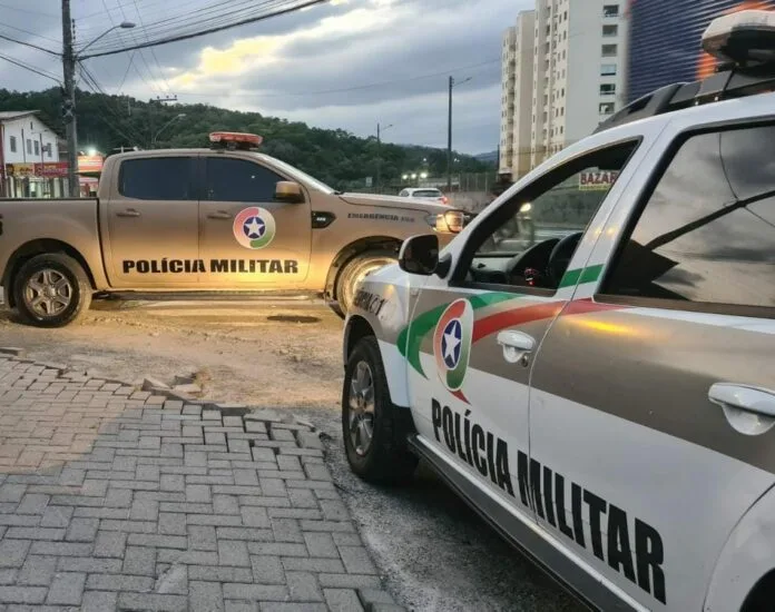Polícia Militar cumpre dois mandados de prisão por estupro de vulnerável na BR-470
