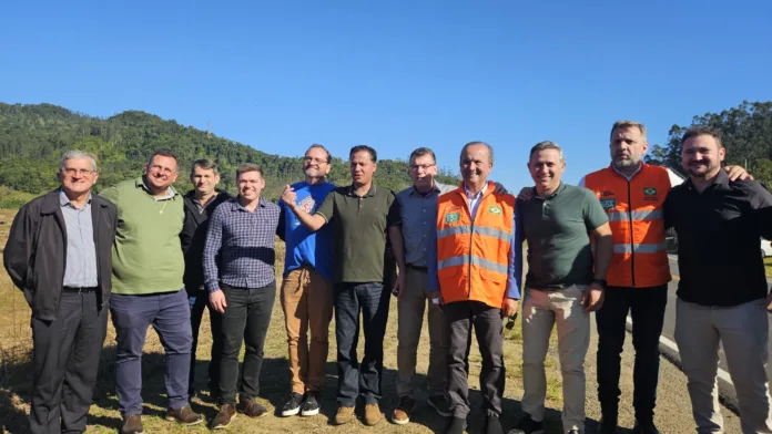 Visita do governador em Rodeio e Doutor Pedrinho reforça compromisso com infraestrutura e desenvolvimento regional