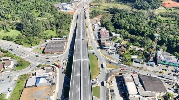 Ministro dos Transportes entrega nova etapa da duplicação da BR-470/SC, em Blumenau, nesta quinta (31)
