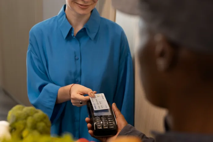 Consumidor deve fornecer CPF para comprar? Saiba quando há obrigação e proibição