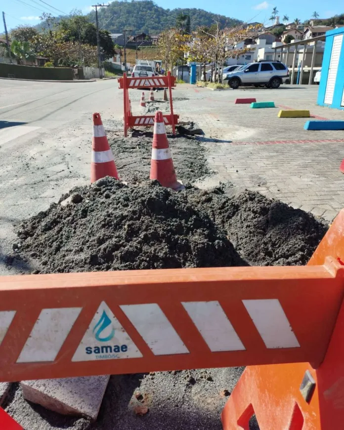 Samae de Timbó amplia rede de água na Rua Otto Wolter para melhorar abastecimento e eficiência no Bairro Vila Germer