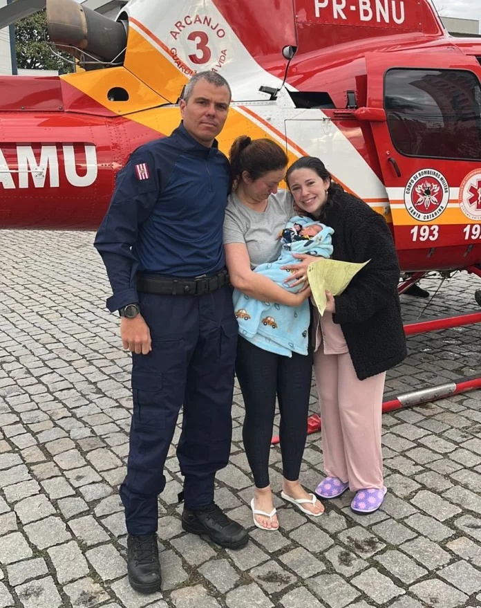 Agentes de trânsito ajudam a salvar bebê engasgado em Blumenau