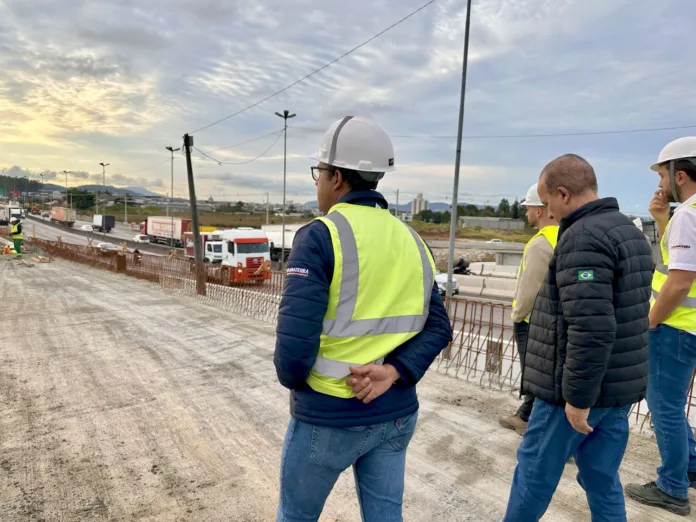 Governador Jorginho Mello vistoria obras da interseção da SC-486 com a BR-101, em Itajaí