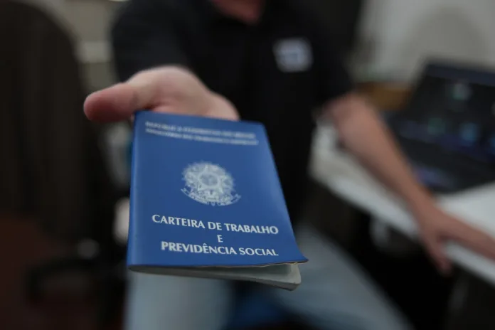 Santa Catarina gera 6,5 mil novos empregos formais em junho e se mantém como a terceira melhor renda do país