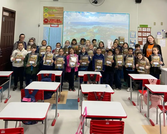 Projeto “Mesadinha” leva educação financeira e cooperativismo às escolas municipais de Timbó