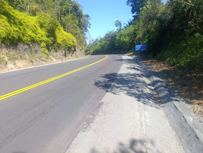 Obras de revitalização da SC-110, entre Rodeio e Pomerode, entram na fase final