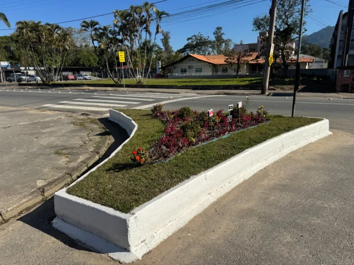 Cidadãos e empresas podem adotar praças em Timbó