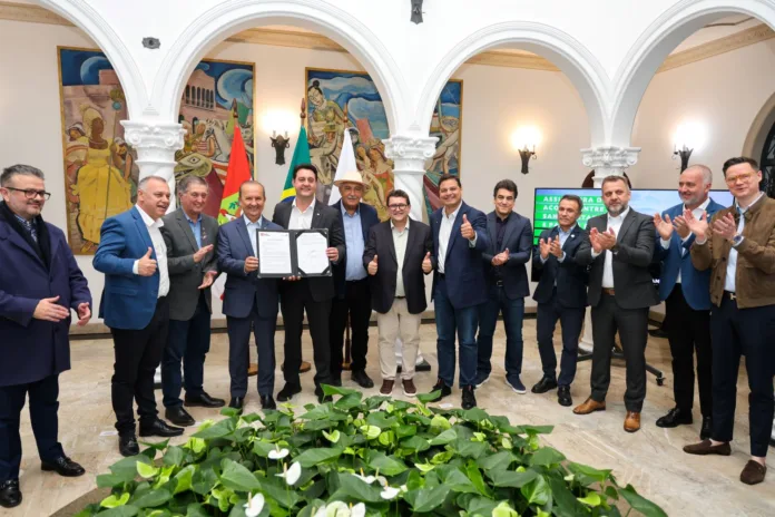 Santa Catarina e Paraná assinam acordo sobre royalties do petróleo que vai garantir R$ 340 milhões em obras de infraestrutura