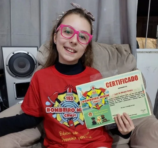 bombeira mirim de nove anos salva prima de engasgamento em são josé