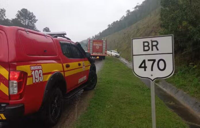 Mulher fica ferida após saída de pista na BR-470 em Gaspar