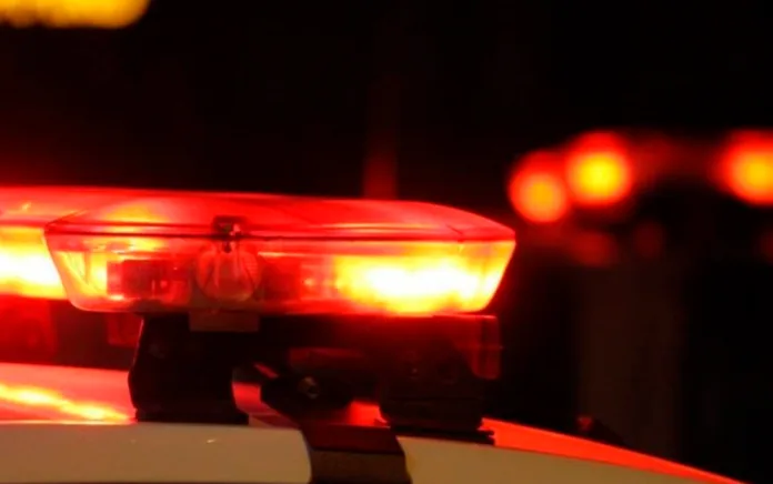 Homem é morto com vários tiros enquanto caminhava na rua