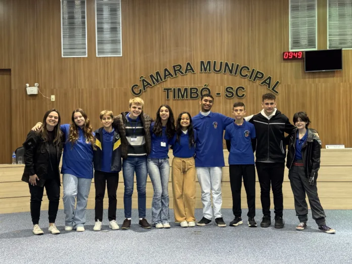 Projeto do Parlamento Jovem de Timbó vira lei municipal e proíbe fogos com estampido